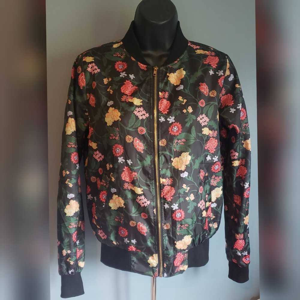 💜$5💜NWOT SAY WHAT? FLORAL WINDBREAKER - Picture 1 of 3
